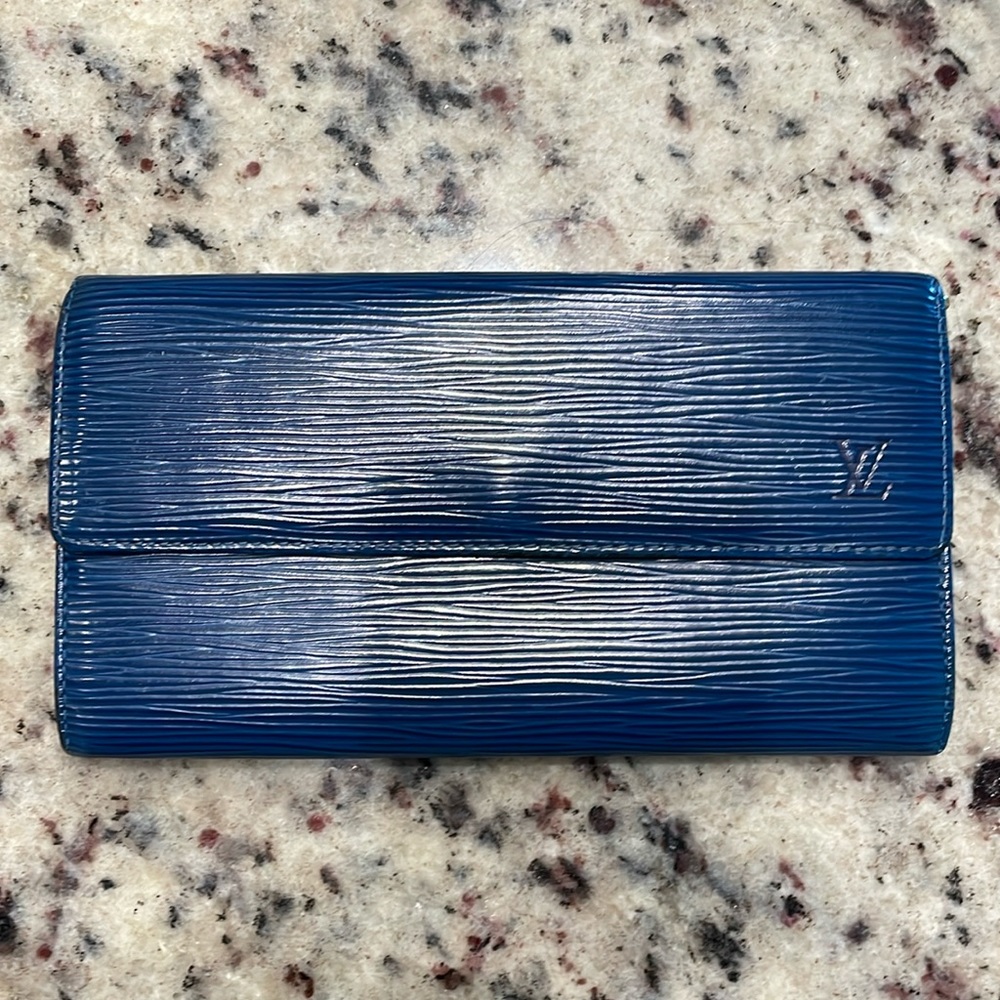 Louis Vuitton epi wallet